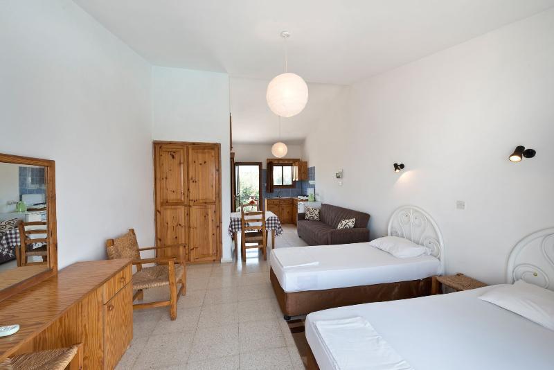 Bare Hill Holiday Village Elea Dış mekan fotoğraf